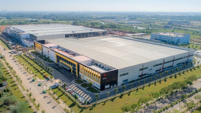 NHÀ MÁY SẢN XUẤT ĐIỆN THOẠI VSMART TẠI HÒA LẠC